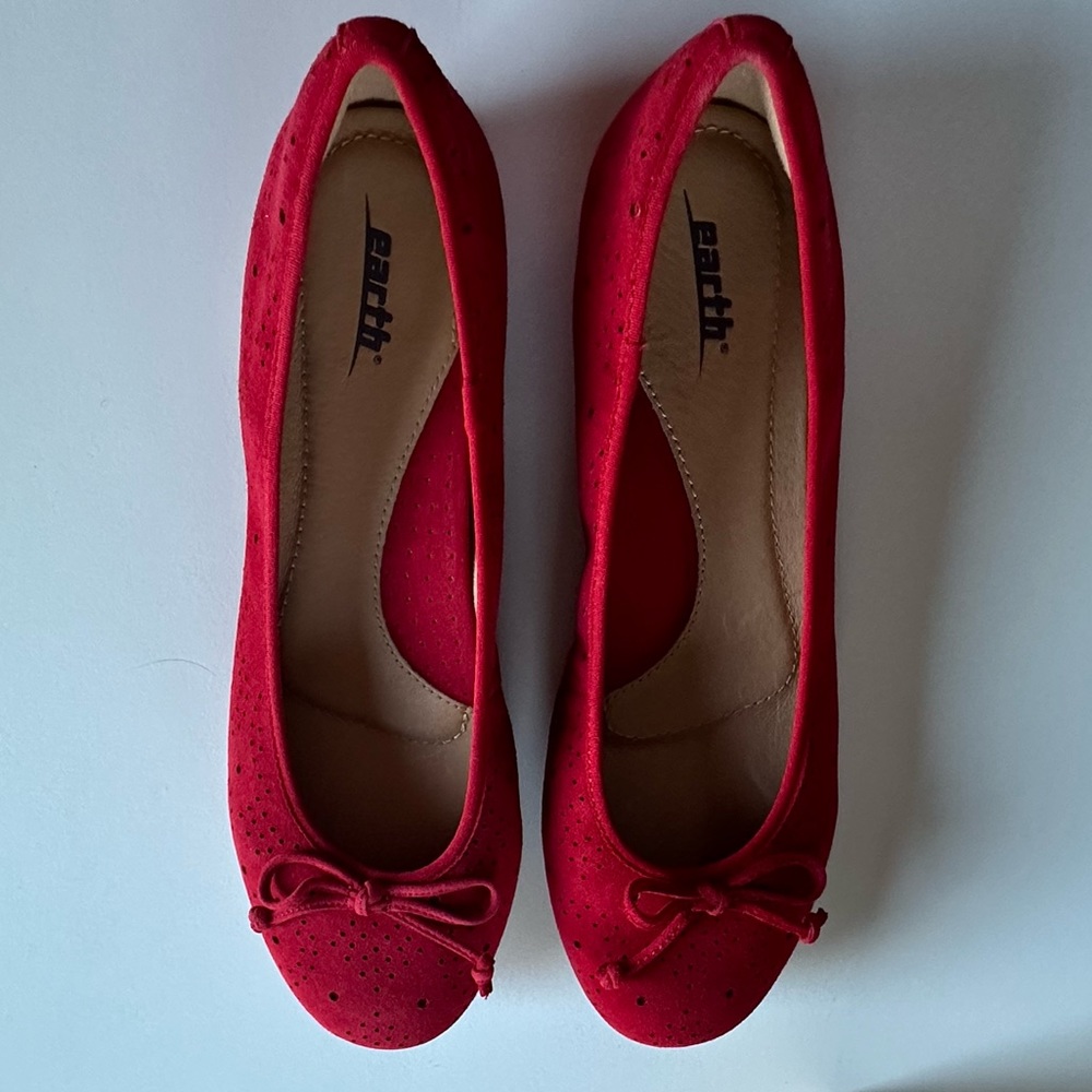 Women’s‎ Earth Origins Suede slip ons Size 9